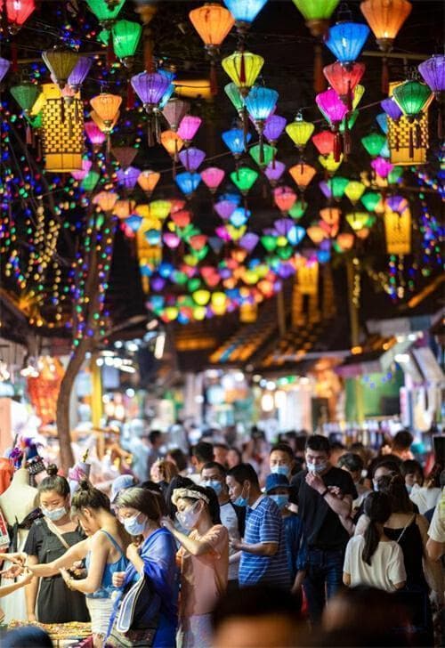 星光夜市：西双版纳的浪漫与烟火气