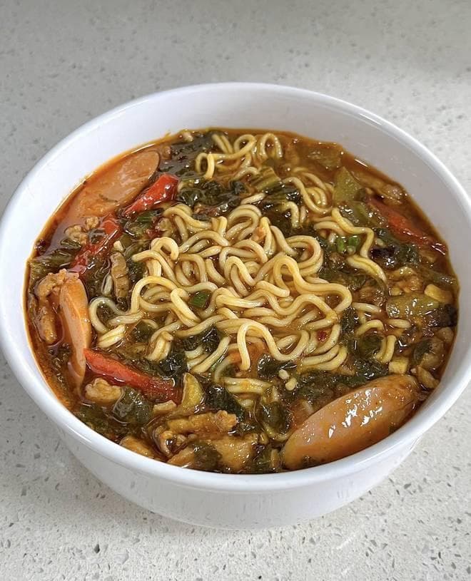 从零开始，轻松学会经典酸菜肉丝面的制作秘籍