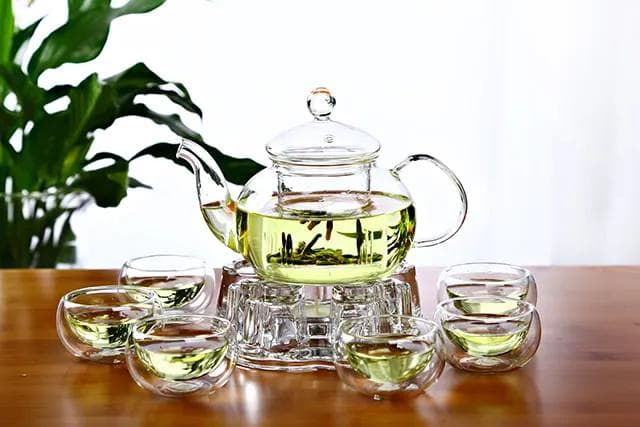 莲子芯泡茶的功效与禁忌：从清心除烦到降压助眠