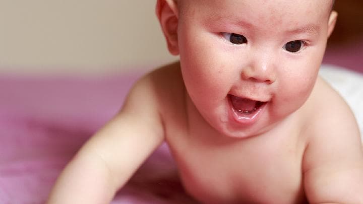 新生儿视力发育与自我检测方法