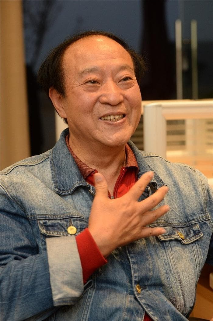 牛群冯巩情深舞台路，历经风雨共铸辉煌，新才辈出映华章