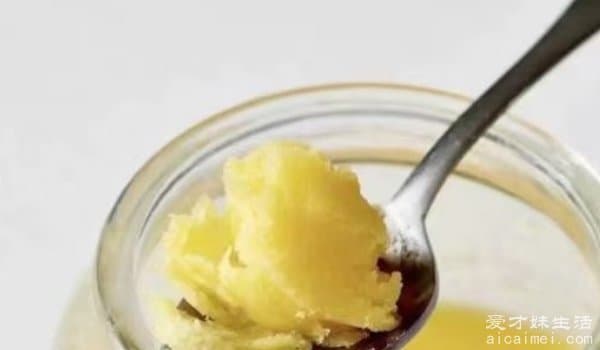黄油是怎么制作而成的? 牛奶或淡奶油进行分离、加热、搅拌和冷却