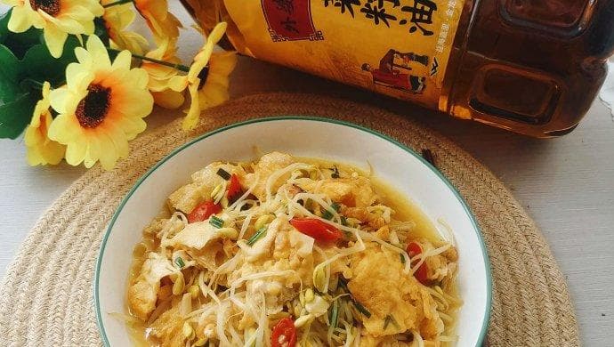 金龙鱼菜籽油加持，教你做出完美豆芽炒鸡蛋