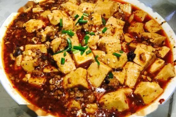 麻辣豆腐，以其麻辣鲜香、口感滑嫩而深受食客们的喜爱