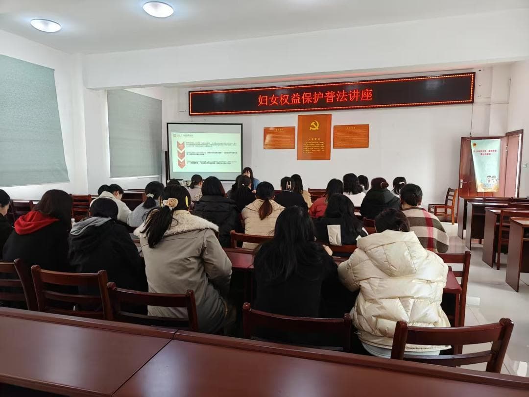 普法宣传进社区  巾帼维权暖人心