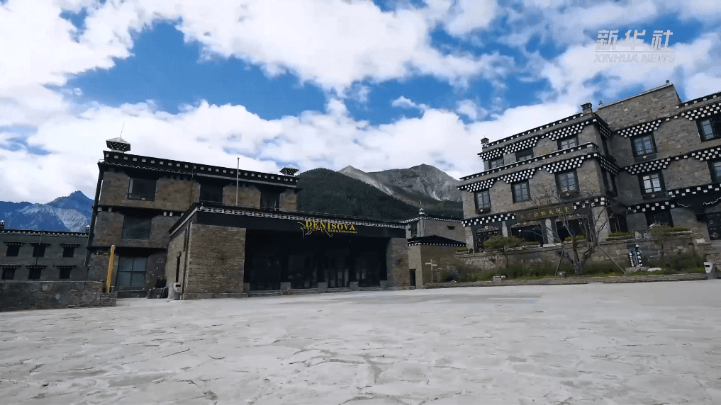 川藏线日记｜雪山脚下亚丁村：守护生态之韵 焕发藏乡之美