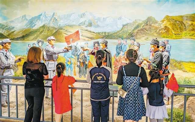 重庆红色旅游别样“红”
