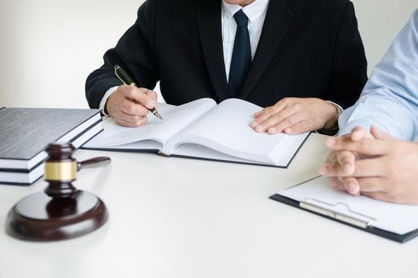 老撕鸡车祸：网络谣言的法律责任与社会影响