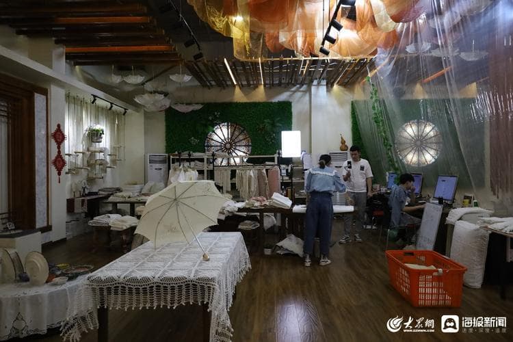 飞针走线绣出“抽纱瑰珍” 即墨花边“指尖技艺”变为“指尖经济”