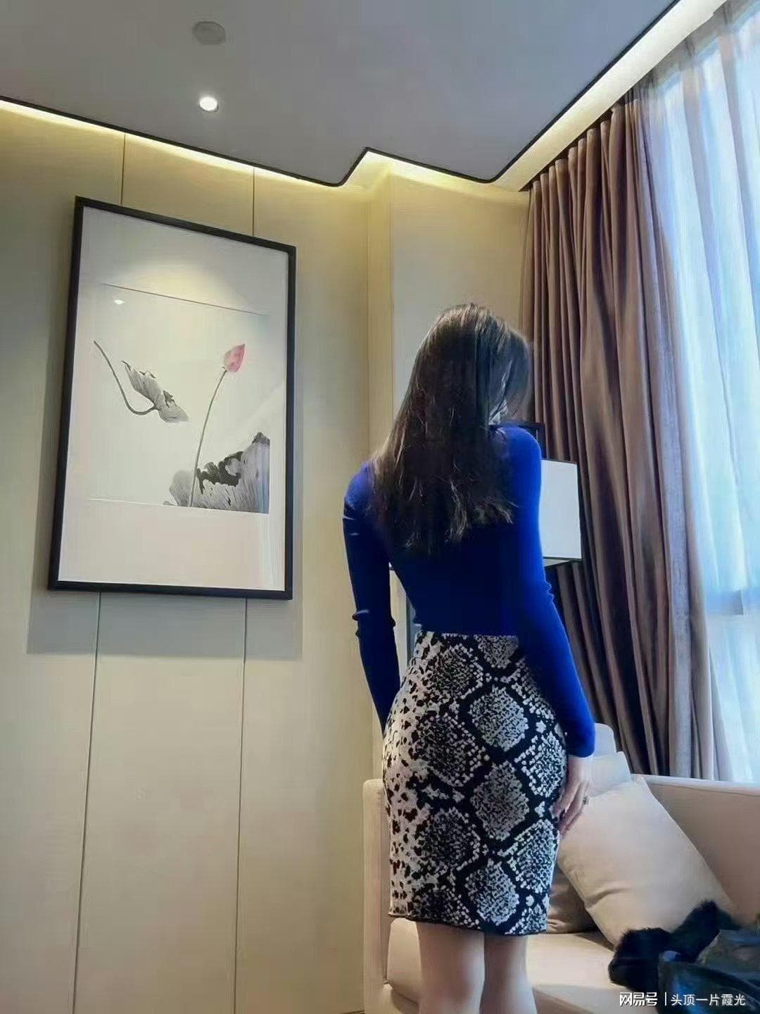 职场女性的着装规范与自我表达：如何在专业与个性间找到平衡？
