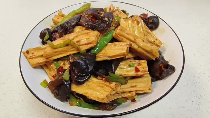 腐竹炒木耳：简单美味的家常菜