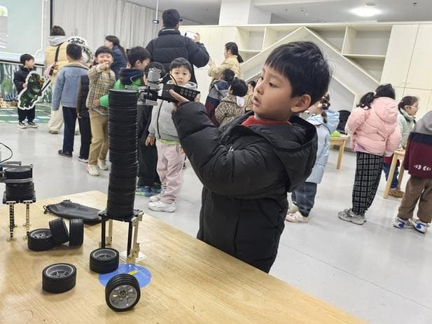 一堂“出圈”的科技课：50名孩子用AI让三星堆“活”起来