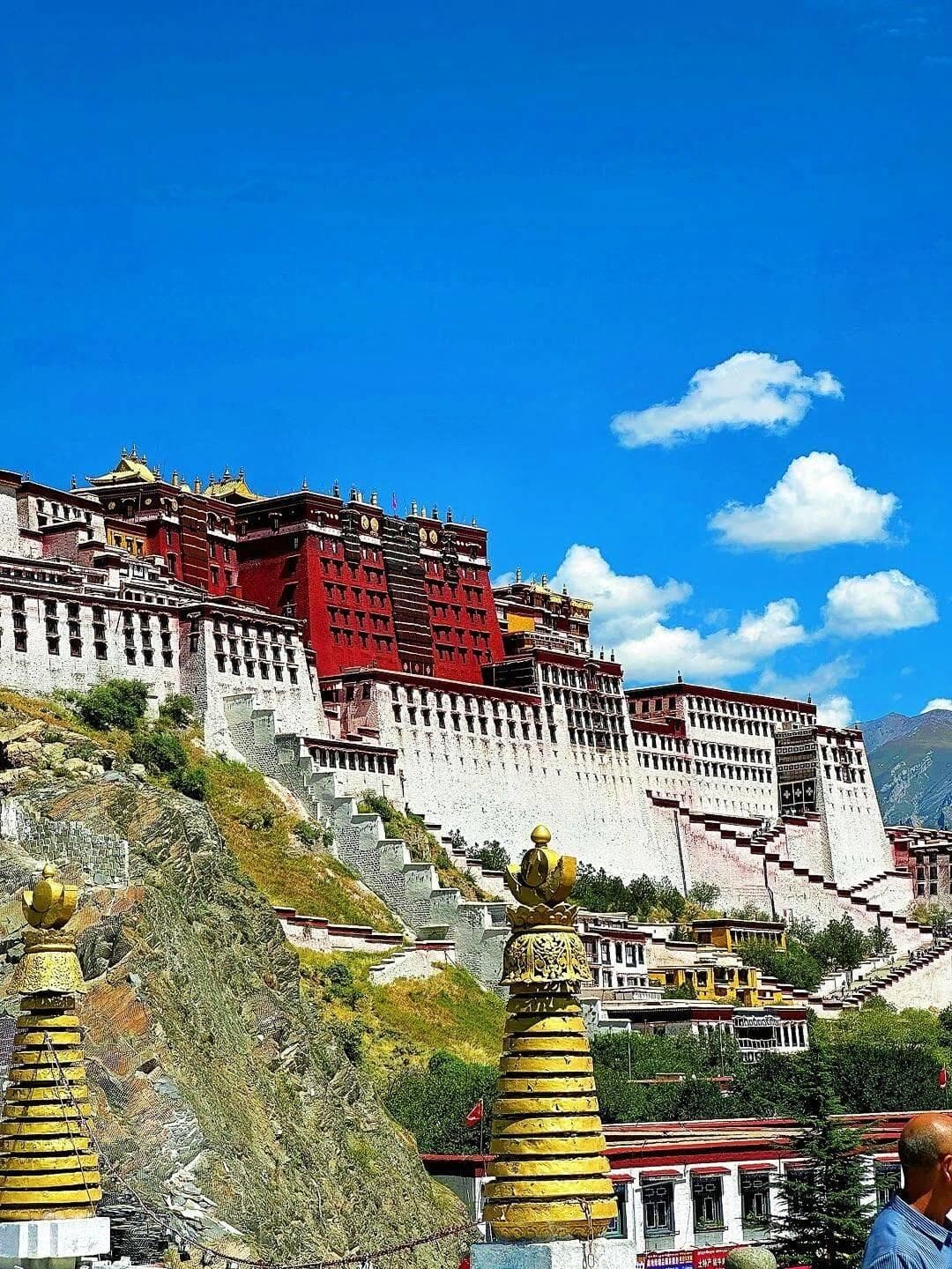 西藏旅游准备物品与关键注意事项，小白必备指南，西藏旅游注意事项精粹，新手无忧游
