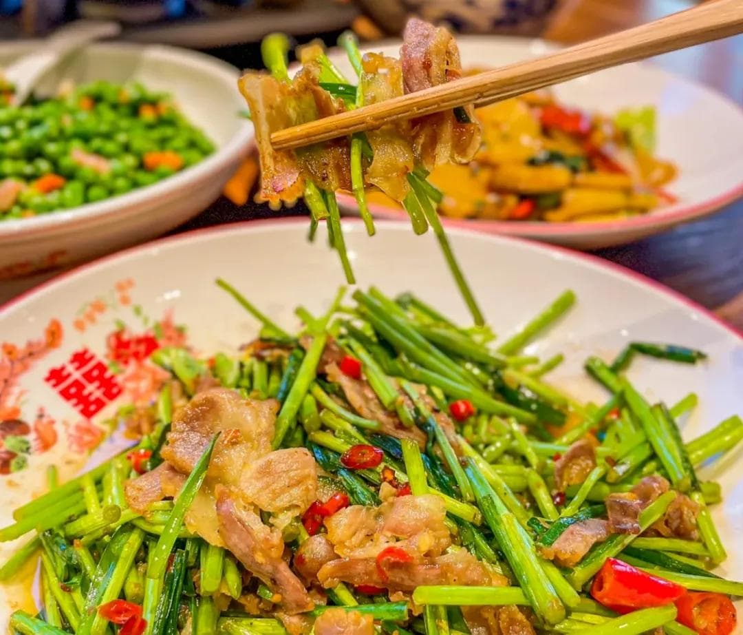 南昌十大名吃：从瓦罐汤到藜蒿炒腊肉，品味赣菜经典