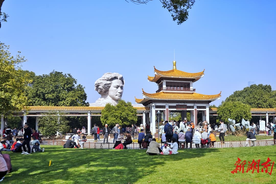 业内人士和专家认为：景区取消预约制，不可一刀切