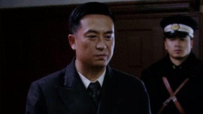 再看《悬崖》：周乙被行刑前的一个举动，揭示了他最爱的女人是谁