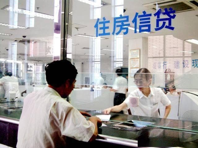 提前还房贷是聪明还是糊涂，银行员工直言：很多人还在“白送钱”