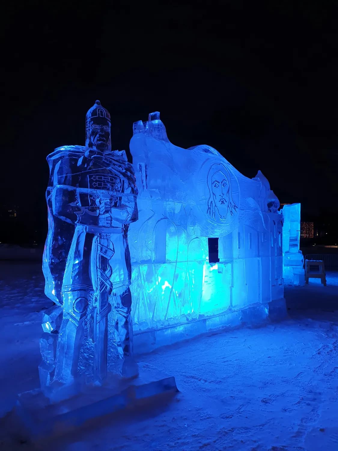 哈尔滨冰雪大世界：冰灯艺术的百年传奇