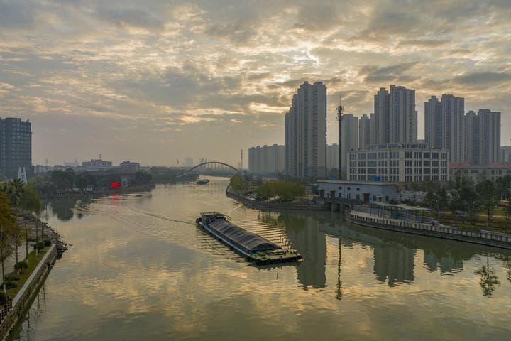 姚江两岸气象新