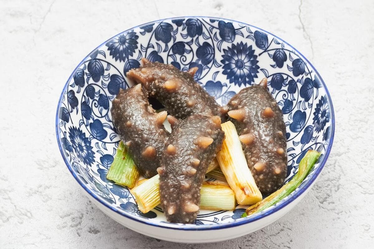 葱烧海参：美食中的珍品，品味家的艺术