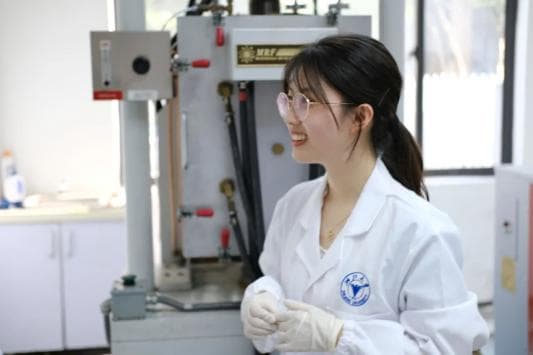 工科女博士用文言文写致谢，网友：学材料的，有"才"有"料"！