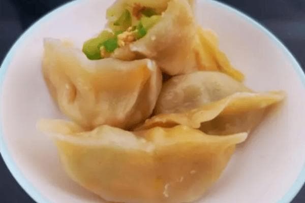 蒸饺和面的过程虽然看似简单，实则蕴含着许多细节和技巧
