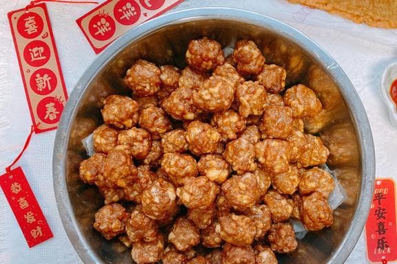 年夜饭之炸丸子，淀粉选择有讲究，这样做外酥里嫩，寓意团团圆圆