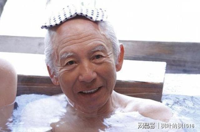 年龄越大越不要轻易洗澡？研究发现：洗澡最好不要超过这频次