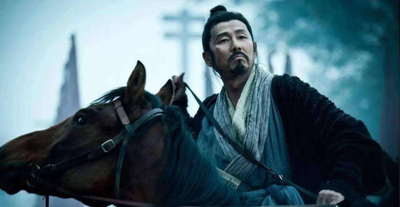 此人名气不大胆子不小，一首剑气凌然之作，无一剑字却句句不离剑