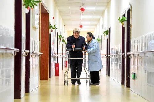 培养更多高素质养老服务人才