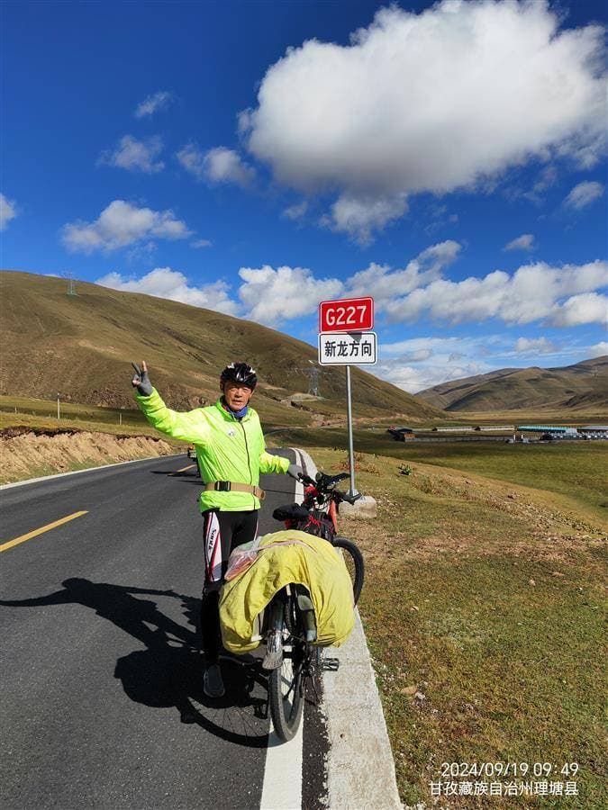 退休老兵重走长征路 4年骑行1.5万余公里
