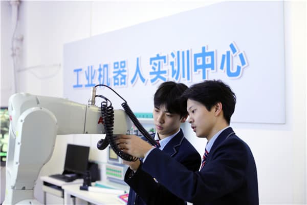 数字时代职业版图重构：五大前沿专业的前景与职业解码