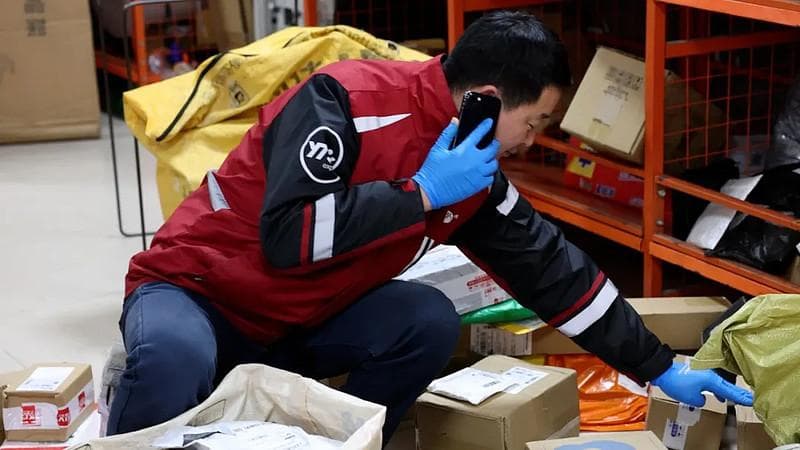 快递越送越多、越送越快，“上门难”何时有解？
