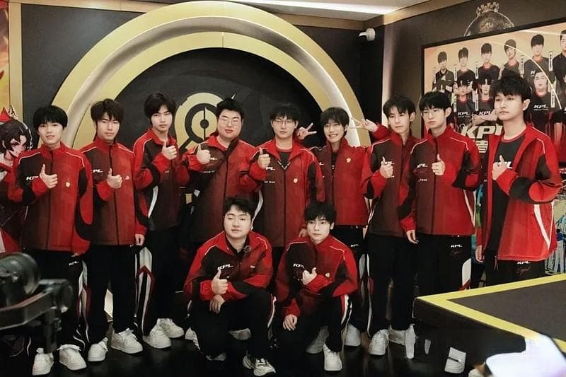 “竞综男团”上岗，《时差五小时》啃下了电竞团综的第一口螃蟹？