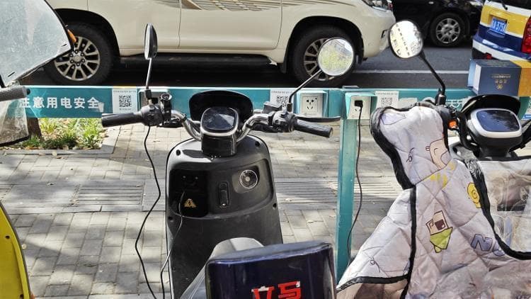 1度电“卖”4元，是谁在“阻碍”电动自行车在楼下充电？