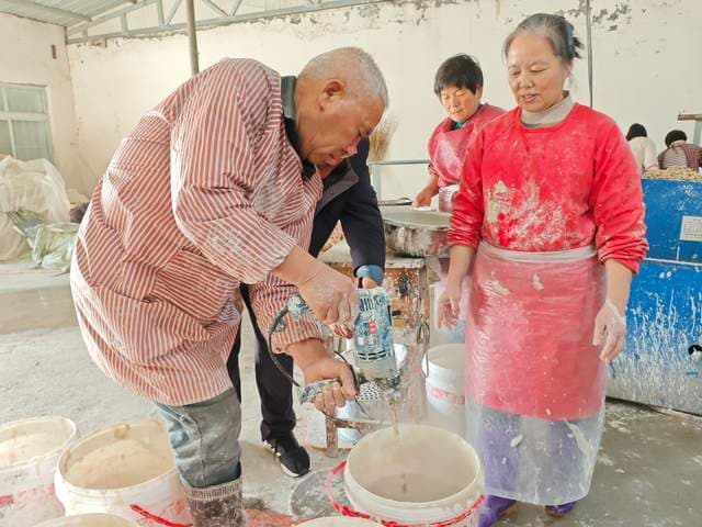 河南汝阳柏树乡：红薯粉条加工忙  乡村振兴产业旺