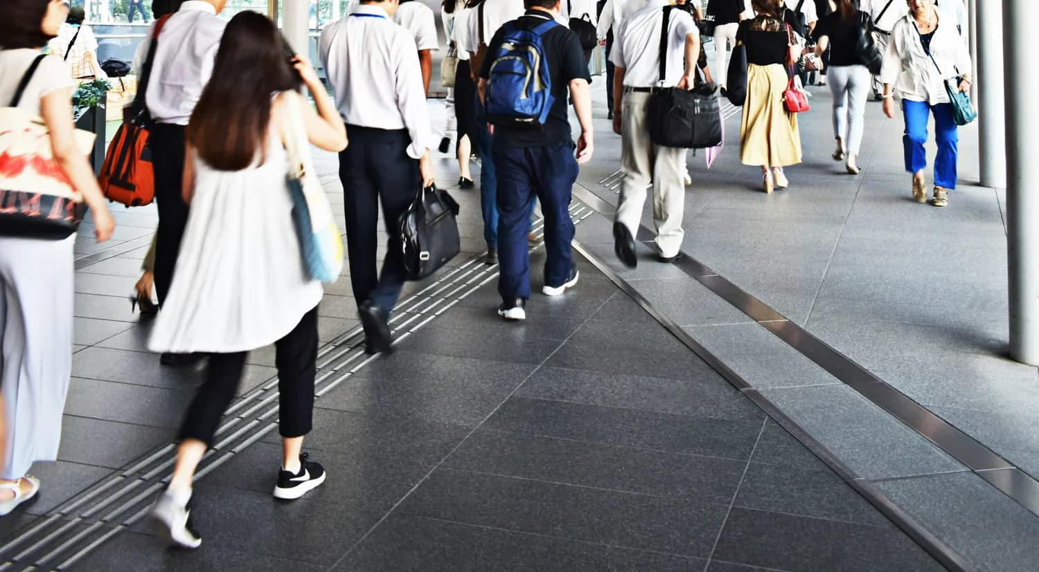 佐川急便推行周休三日制引发争议：日本职场文化的转型之痛