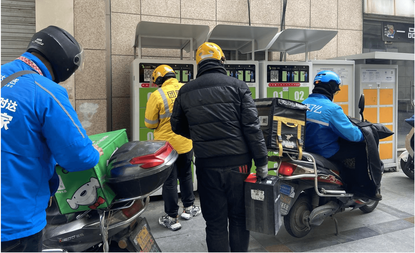 智能换电柜重塑电动车使用体验，从“充电难”到“换电易”