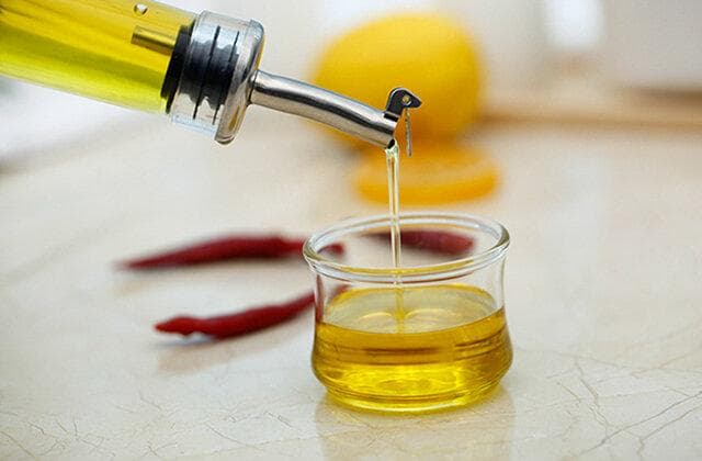 沙拉油可以炒菜吗？色拉油的正确食用方法全解析