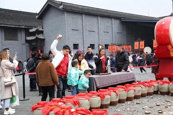 摔碗酒爆红抖音，永兴坊成文旅融合新地标
