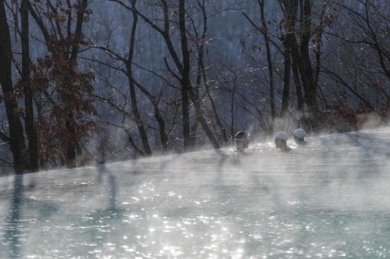 周末到东北 | 滑雪泡温泉 体验“冰火两重天”