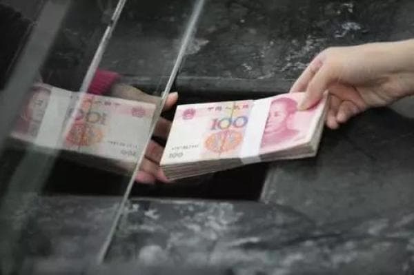法治课｜银行多给钱，是否能以“离柜概不负责”为由不退还？