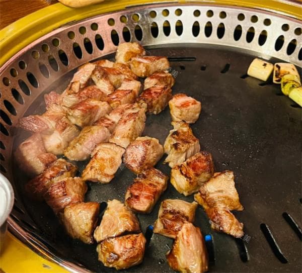韩国必打卡的几样美食：韩国烤肉/参鸡汤/石锅拌饭/韩国炸鸡