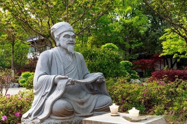 “万人空巷”的典故与正确含义