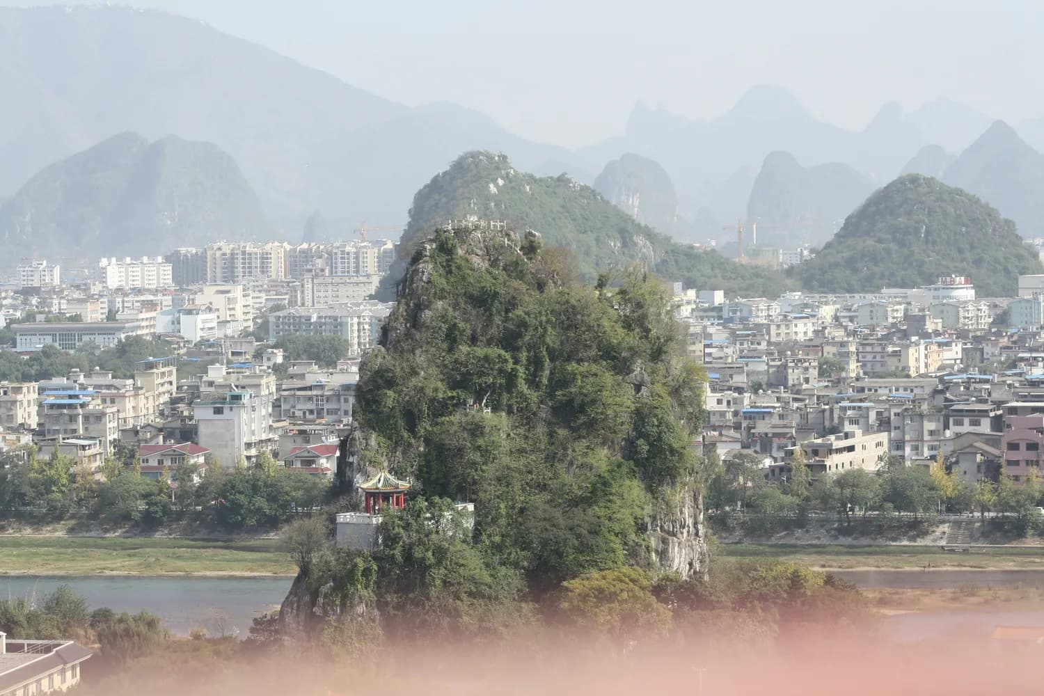 广西生态修复见成效：废弃矿山变公园，桃花江重现美景