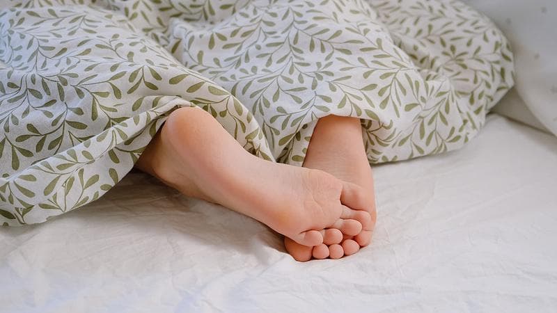 天冷了，穿袜子睡觉到底好不好？