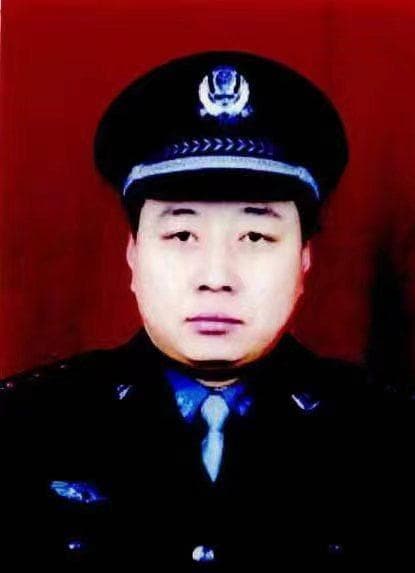 “012642”，一家三口传承一个警号！