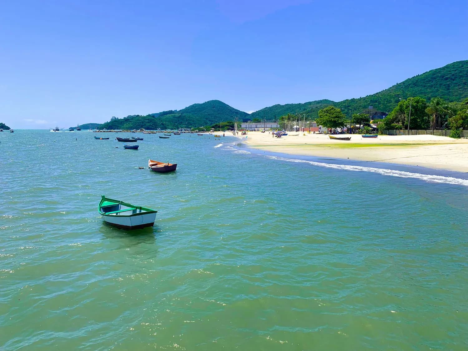 巽寮湾：粤东著名海滨度假胜地，尽享阳光海浴与水上运动的乐趣