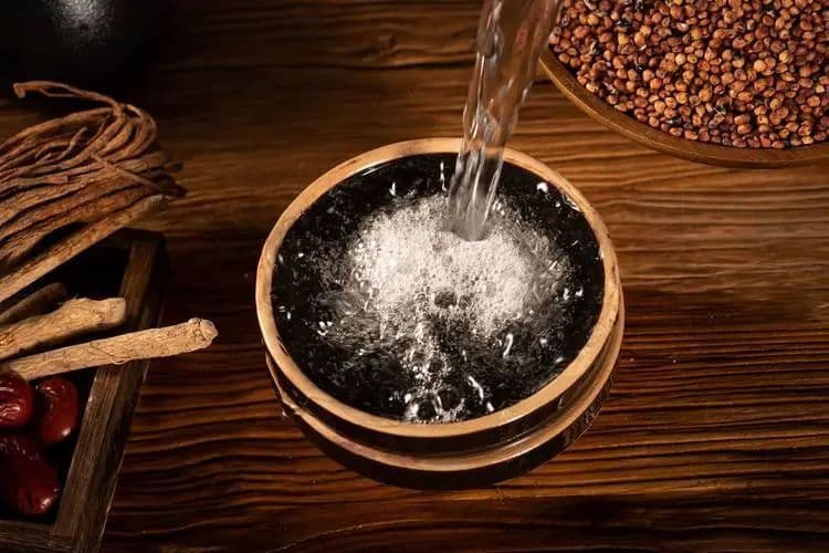 中国白酒酿造全解：从一粒粮到一滴酒的千年技艺