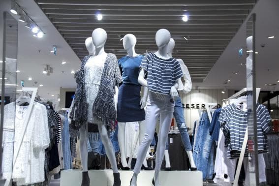 央视曝光旧衣服回收内幕！你不要的破衣服，转身就进高档店？
